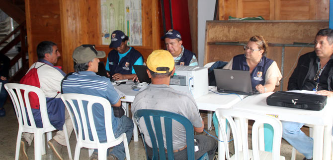 Habitantes de corregimientos aplauden jornadas de atenci�n de Hacienda