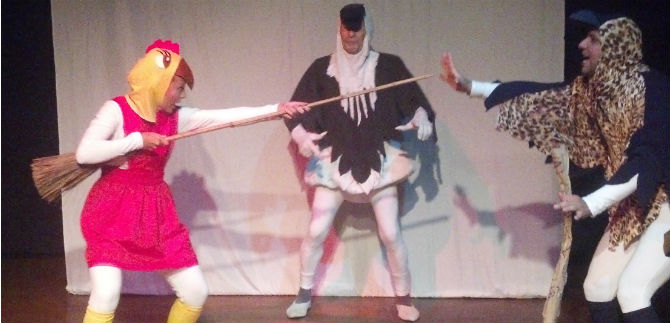 Presentan El Patito Feo en el teatro El Tel�n