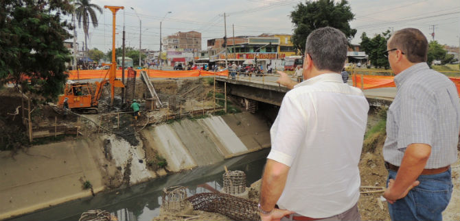 Avanzan obras del puente que beneficiar� a unos 300.000 habitantes de Cuatro Esquinas