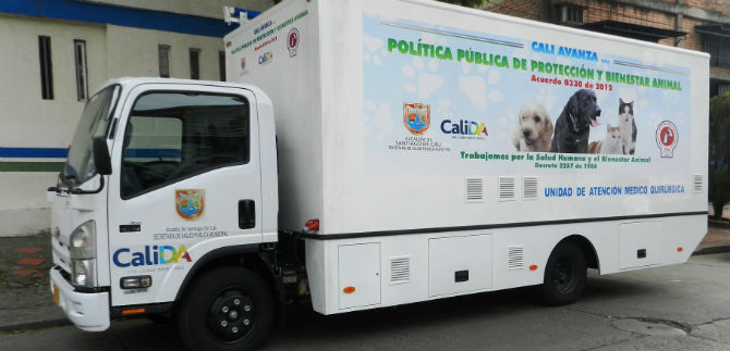 Secretaria de Salud entrega quir�fano m�vil para control de caninos y felinos