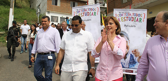 Ministra de Educaci�n y Alcalde de Cali dan al servicio obras en colegios