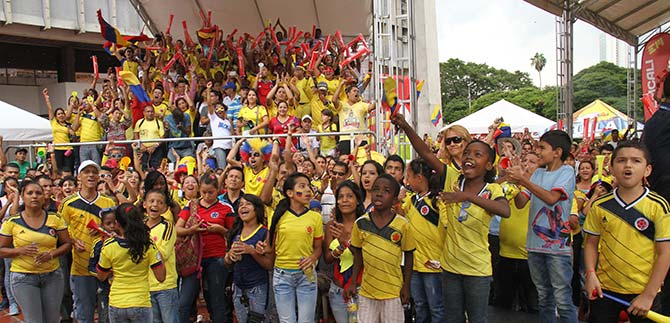 Cale�os celebraron triunfo de la Selecci�n Colombia en  la Plazoleta del Cam