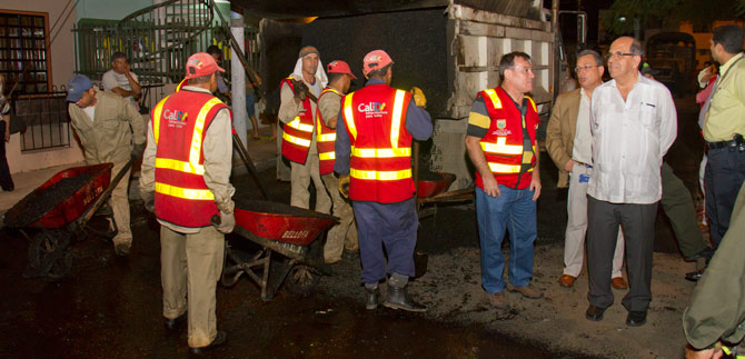 De d�a y noche avanza la huecot�n para recuperar las v�as de Cali