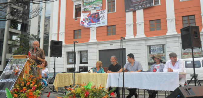 Con versos y cantos, culmin� el Festival Internacional de Poes�a