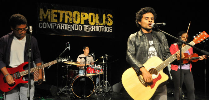 Semifinales de Metropolis, en la estaci�n del MIO de Andr�s San�n