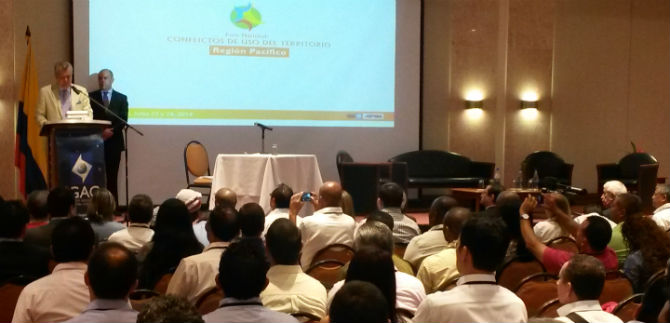 Foro en Cali promovi� debate acerca del uso del suelo en el Pac�fico colombiano