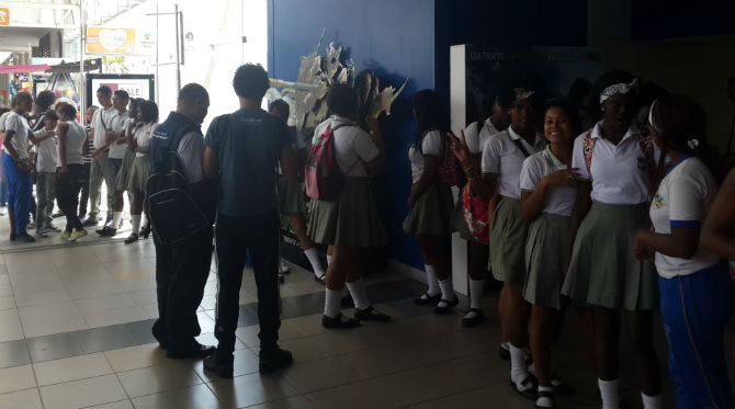 140 ni�os de comunas 13, 15, 16 y 21 disfrutaron la magia del s�ptimo arte