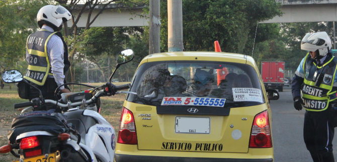Contin�an operativos al transporte informal