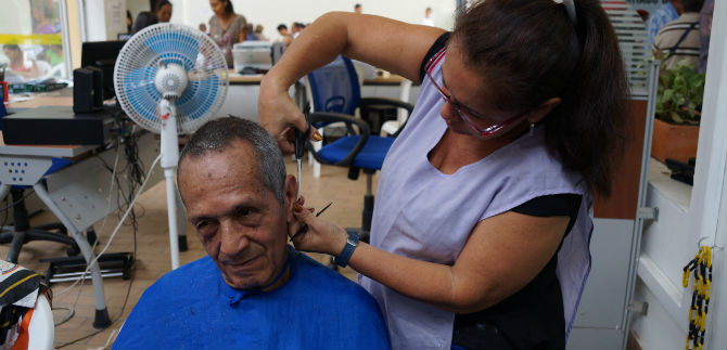 Jornadas gratuitas de vacunaci�n y peluquer�a para adultos mayores