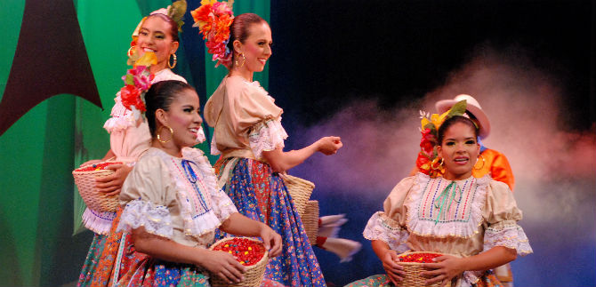 Celebran D�a de la Raza con festival Latinoam�rica Canta y danza y Encuentro de Cantaoras