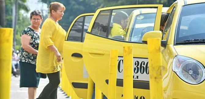 Taxistas asisten a clases de promoci�n de cultura ciudadana, de la Secretar�a del ramo