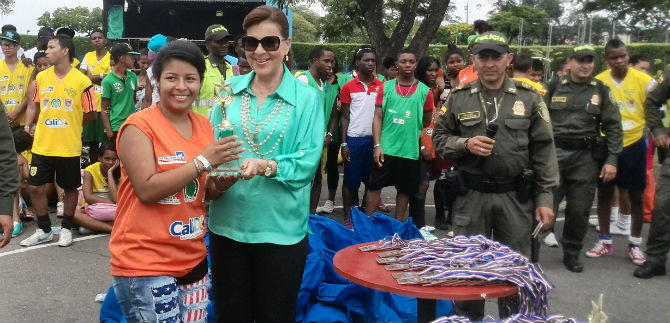 J�venes en alto riesgo jugaron por la convivencia en torneo de f�tbol Calidosos