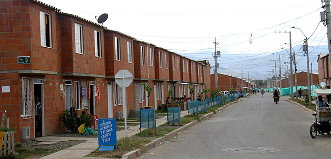 Secretar�a de Vivienda acompa�a entrega de insumos de negocio en  Llano verde