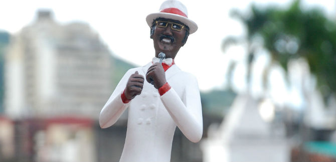 Feria de Cali arranca con descubrimiento de la estatua a Piper Pimienta