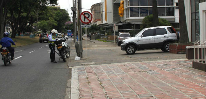 Tr�nsito interviene 20 zonas nuevas, con campa�a de control al mal parqueo
