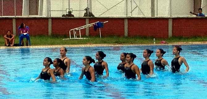 Cale�as van por metales preciosos en campeonato interclubes de nado sincronizado