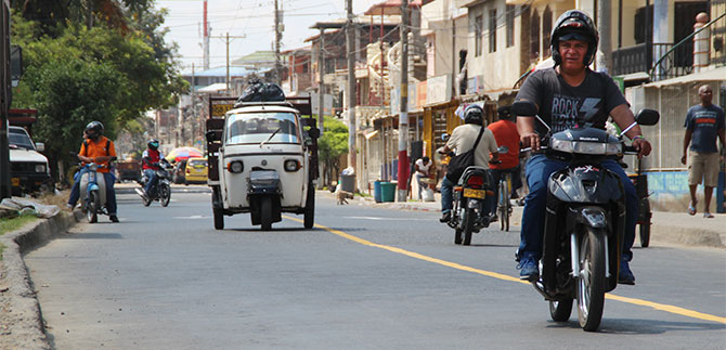 Habitantes del Barrio Marroqu�n III estrenan v�as