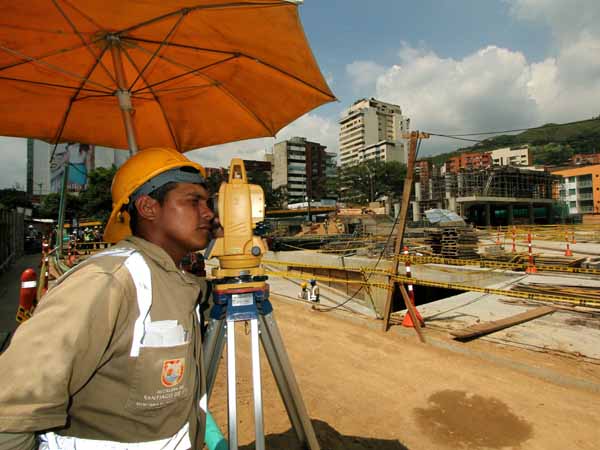 Gobierno cale�o busca a quienes hacen �conejo� a megaobras