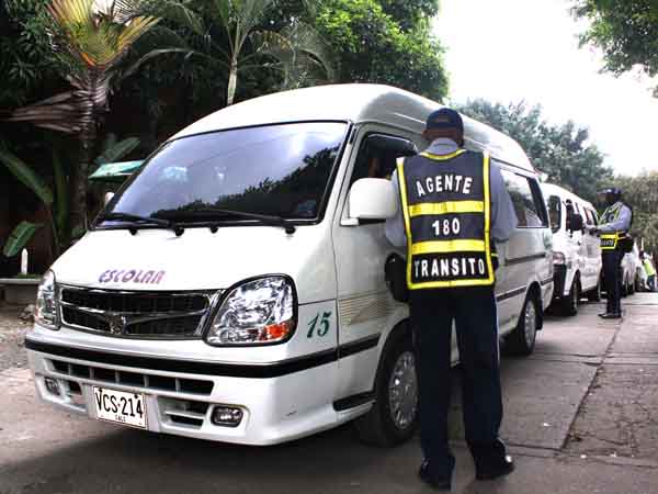 Controles de la Secretar�a de Tr�nsito tocan al transporte escolar en Cali