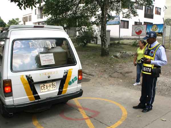 Contin�an operativos al servicio de transporte escolar