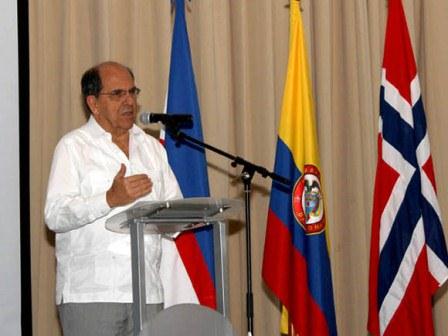 El Alcalde firm� acuerdo para que empresas cale�as innoven y sean m�s competitivas