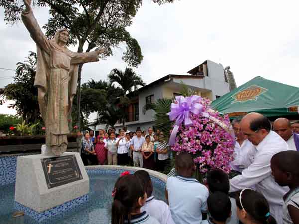 Alcalde convoca a escultores de todo el pa�s  a levantar monumento con armas entregadas en el oriente cale�o