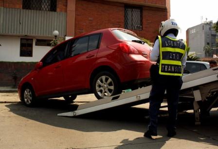 Control a veh�culos mal parqueados, realiza Tr�nsito en el sur de la ciudad