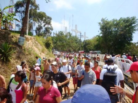 123 mil peregrinos ascendieron a los cerros de las Tres Cruces y Cristo Rey, durante el Jueves Santo; tenga en cuenta las restricciones