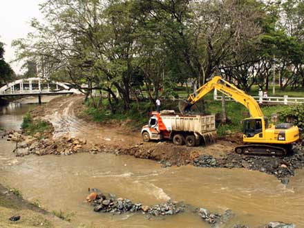 Gobierno cale�o dice que dragado del r�o Cali fue efectivo en pasada emergencia por lluvias