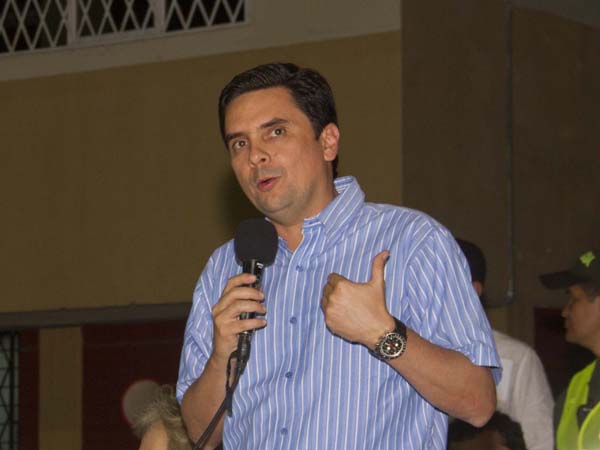 El Alcalde (e) de Cali atendi� temas de seguridad en la Comuna 16