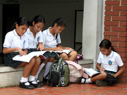 CaliDA obras en la instituci�n educativa Siete de Agosto