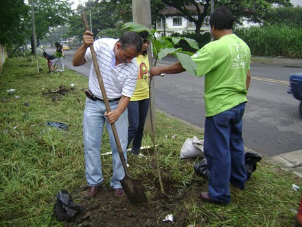 El Dagma trabaj� con la tercera edad en el barrio La Fortaleza