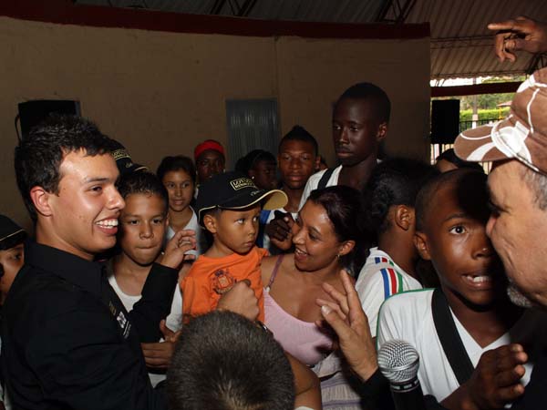 �scar Tunjo comparti� una Jornada Escolar Complementaria con estudiantes cale�os