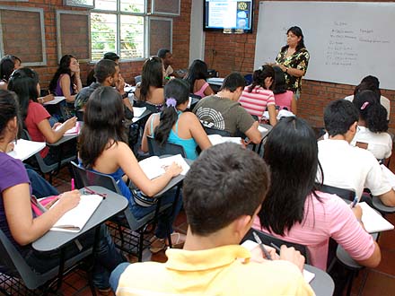 En el oriente de Cali, una instituci�n educativa pluri�tnica y multicultural