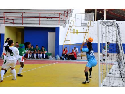 Cali endulza el torneo profesional femenino de futbol de sal�n