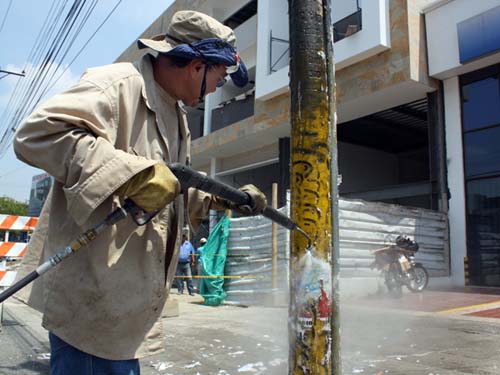 Funcionarios inician operativos para desmontar publicidad pol�tica en Cali