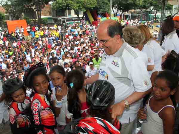 El oriente disfrut� con el Alcalde de Cali los 3,5 kil�metros de una nueva Ciclovida