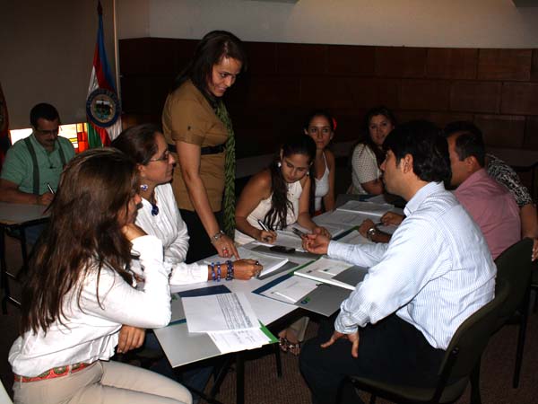 Funcionarios se capacitan para presentar proyectos a la CAF