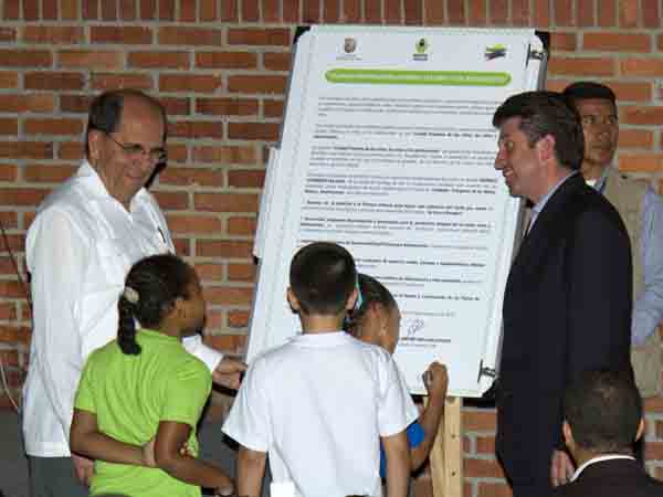 La Naci�n y el Municipio beneficiar�n a ni�os del Sisb�n