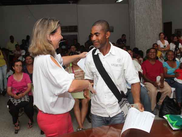 Administraci�n Municipal inicia entrega subsidios de vivienda a familias desplazadas