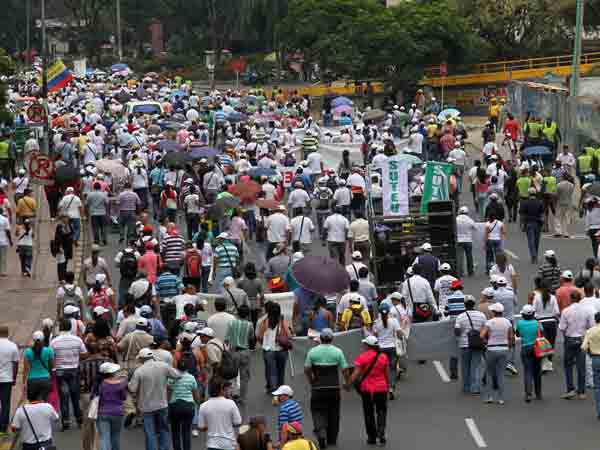 �Marchas de educadores y estudiantes transcurrieron en completa calma�