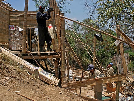 La Alcald�a control� invasi�n ilegal en El Morti�al, en el oeste de Cali