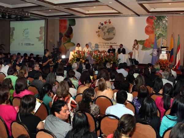 Congreso promueve h�bitos saludables para los cale�os