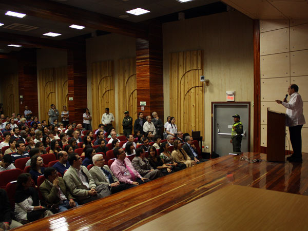 Cali lleva medio siglo document�ndose sobre el c�ncer