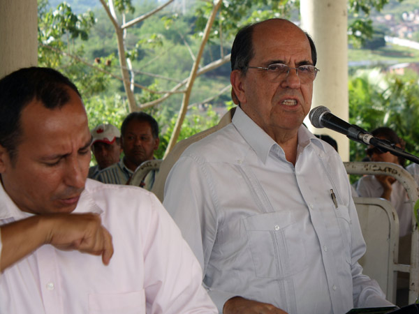 El alcalde Guerrero dio su voz de compromiso con el campo cale�o