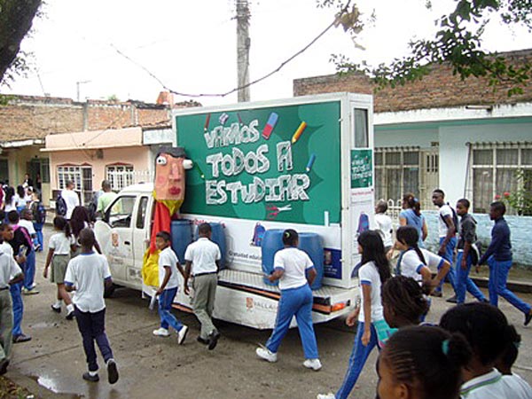 Siguen las caminatas de puerta en puerta