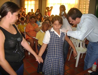 Ni�as no escolarizadas ser�n vacunadas contra el virus del papiloma humano