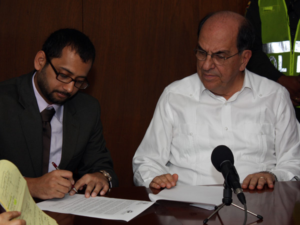 El Alcalde de Cali y ONG de EE.UU., firman convenio para aprovechar los residuos s�lidos en la ciudad