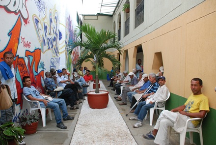 Habitantes de la calle se capacitan en oficios para reincorporarse a la vida laboral; este viernes recibir�n certificados
