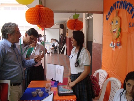 El emprendimiento va a clases en la instituci�n educativa Sim�n Rodr�guez